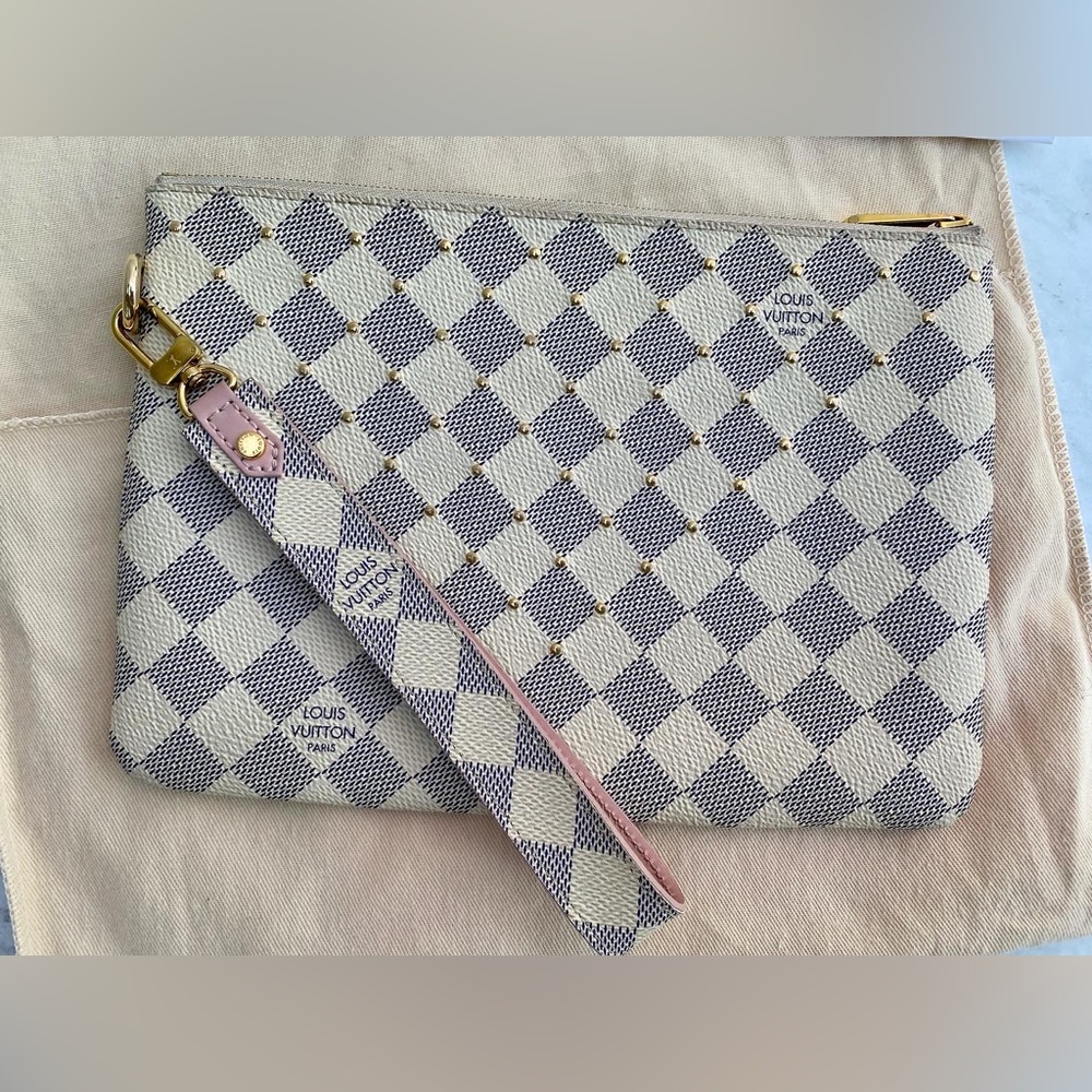 ❗️SOLD❗️Louis Vuitton City Wristlet